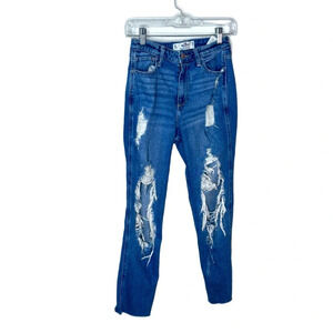 Hollister Jean Distressed 3R- waist is 26 inseam is 26 inches.  Med blue.